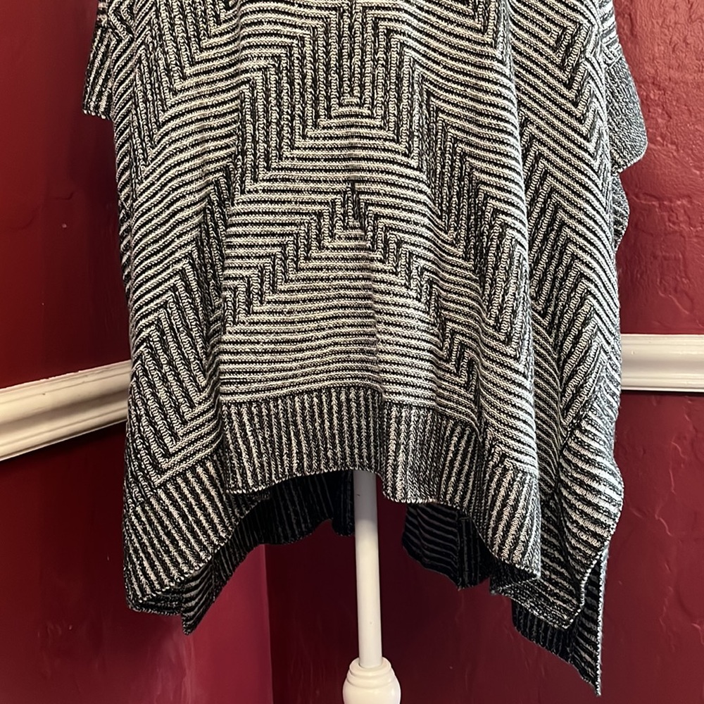 Express One Size Poncho - Picture 5 of 6